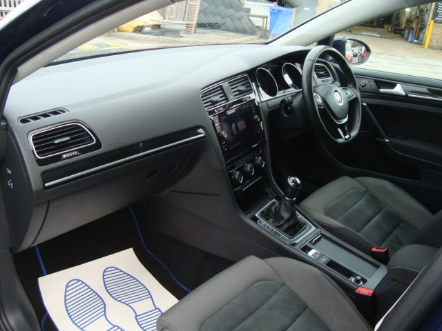 Used Volkswagen Golf 2017 for sale - 76714108: Photo 6