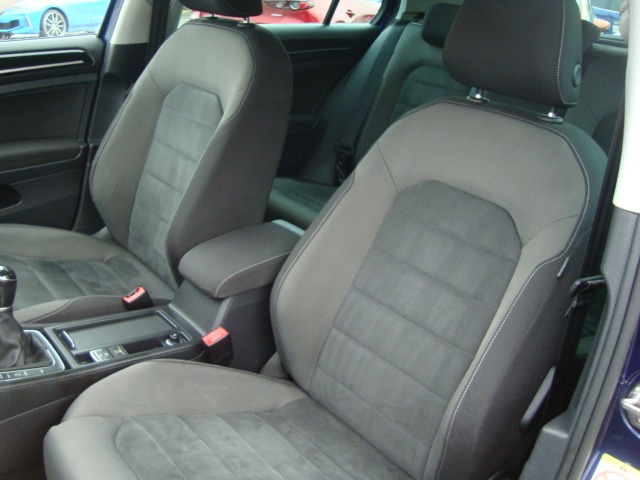 Used Volkswagen Golf 2017 for sale - 76714108: Photo 7