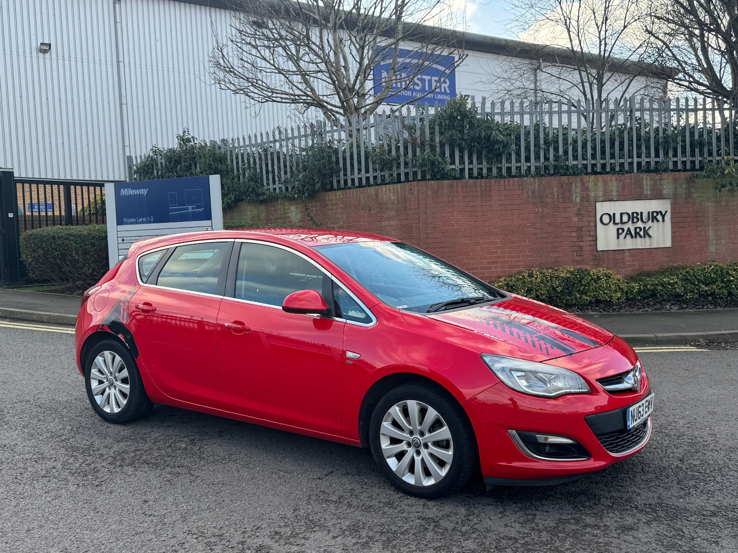 Used Vauxhall Astra 2013 for sale - 77052629: Photo 3