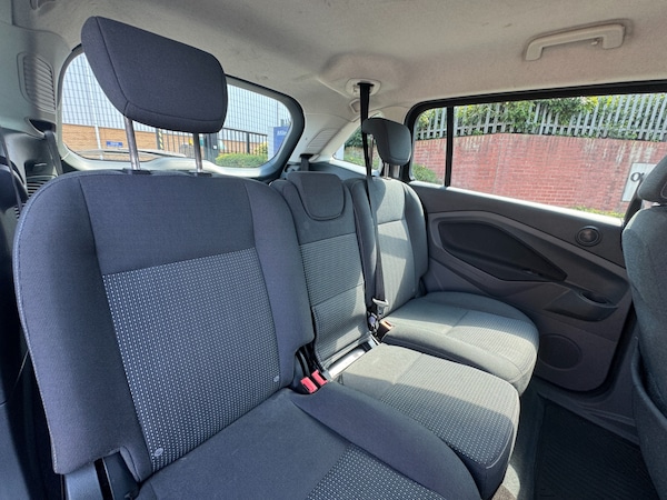 Used Ford Grand C-Max 2015 for sale - 75115949: Photo 16