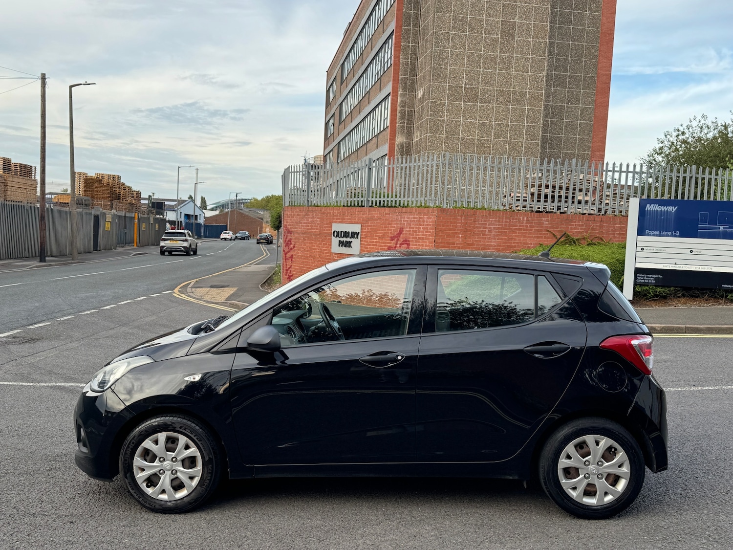 Used Hyundai i10 2014 for sale - 75862728: Photo 9