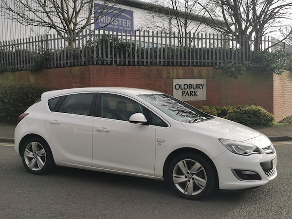 Used Vauxhall Astra 2015 for sale - 74041654: Photo 2