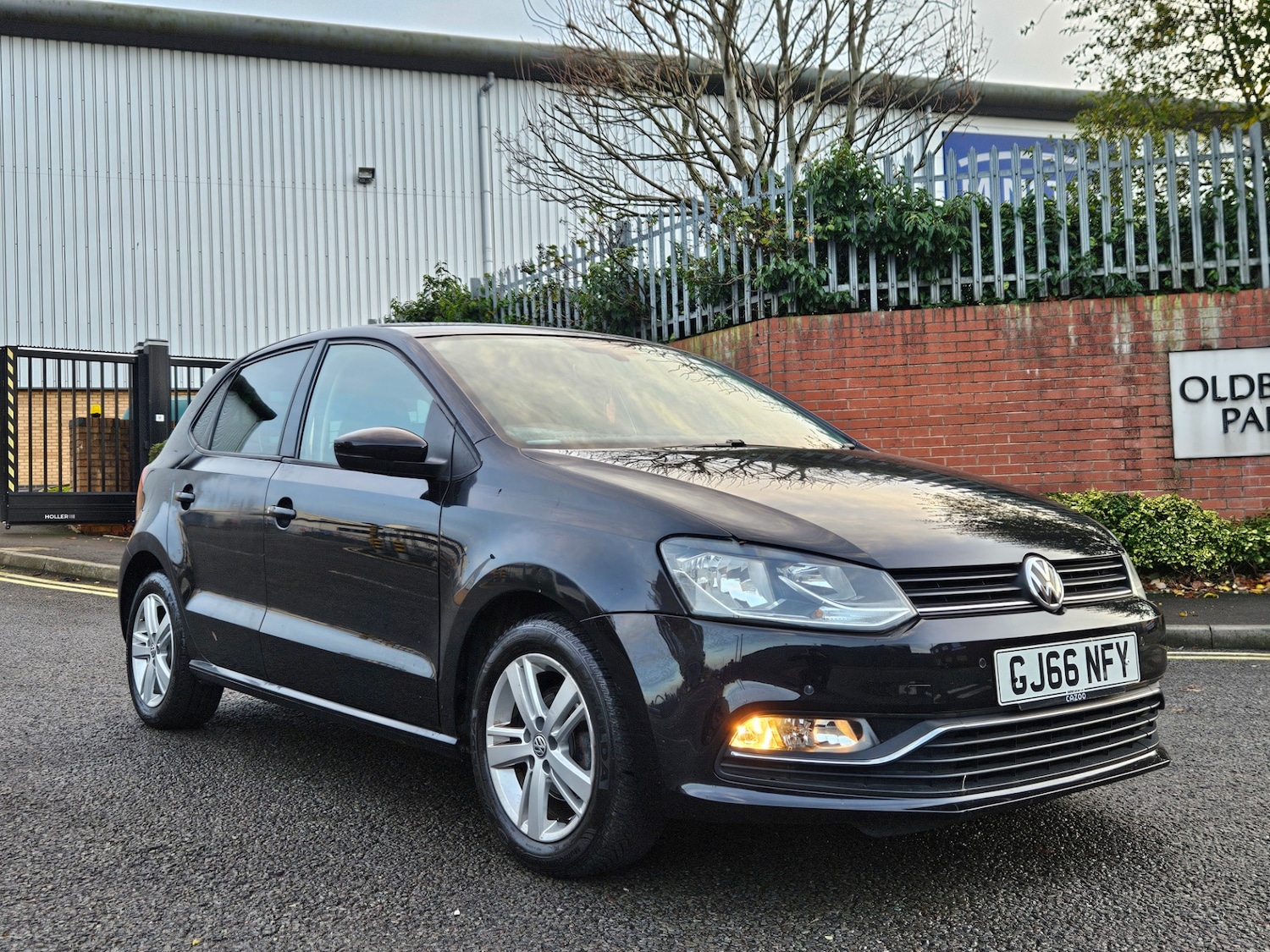 Used Volkswagen Polo 2016 for sale - 76672236: Photo 2
