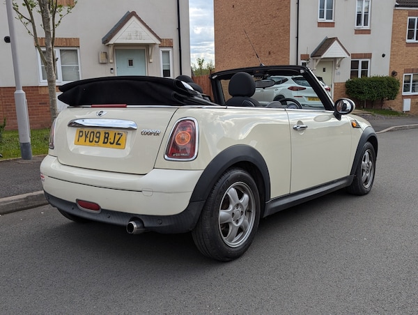 Used MINI Convertible 2009 for sale - 74536980: Photo 11