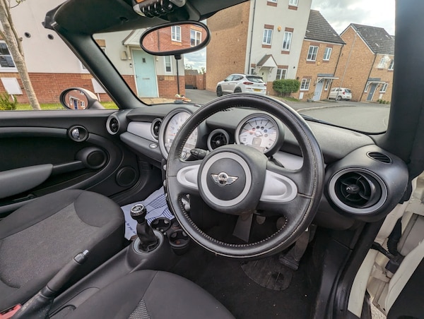 Used MINI Convertible 2009 for sale - 74536980: Photo 16