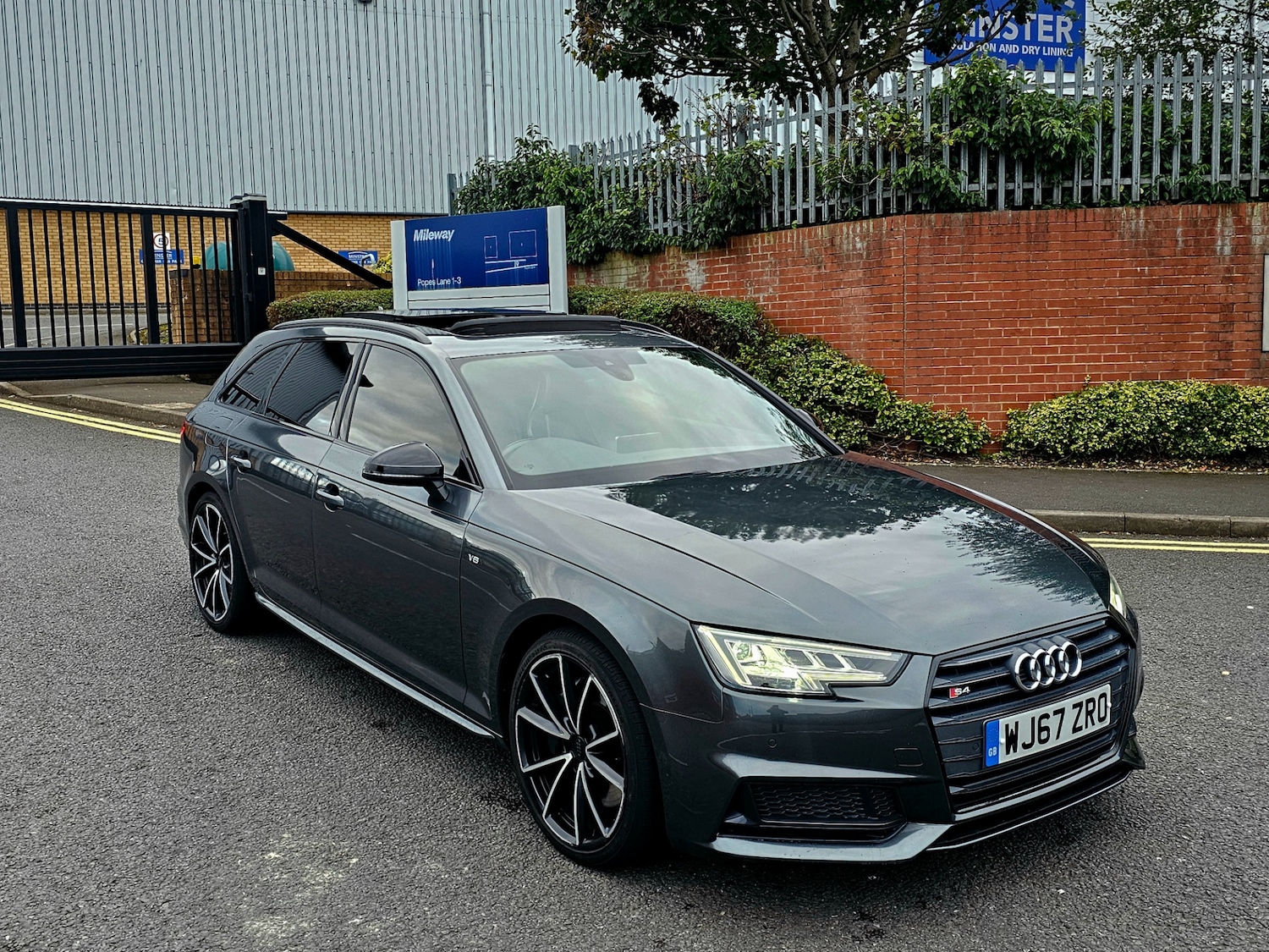 Used Audi A4 2017 for sale - 76149754: Photo 1