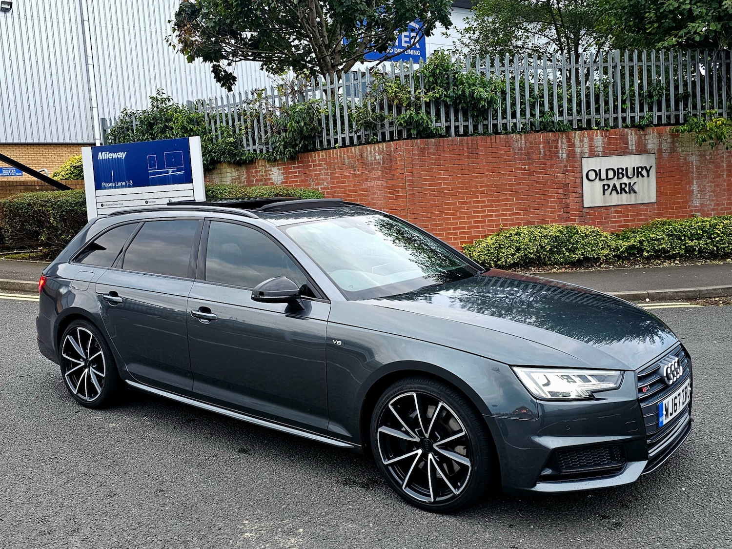 Used Audi A4 2017 for sale - 76149754: Photo 2