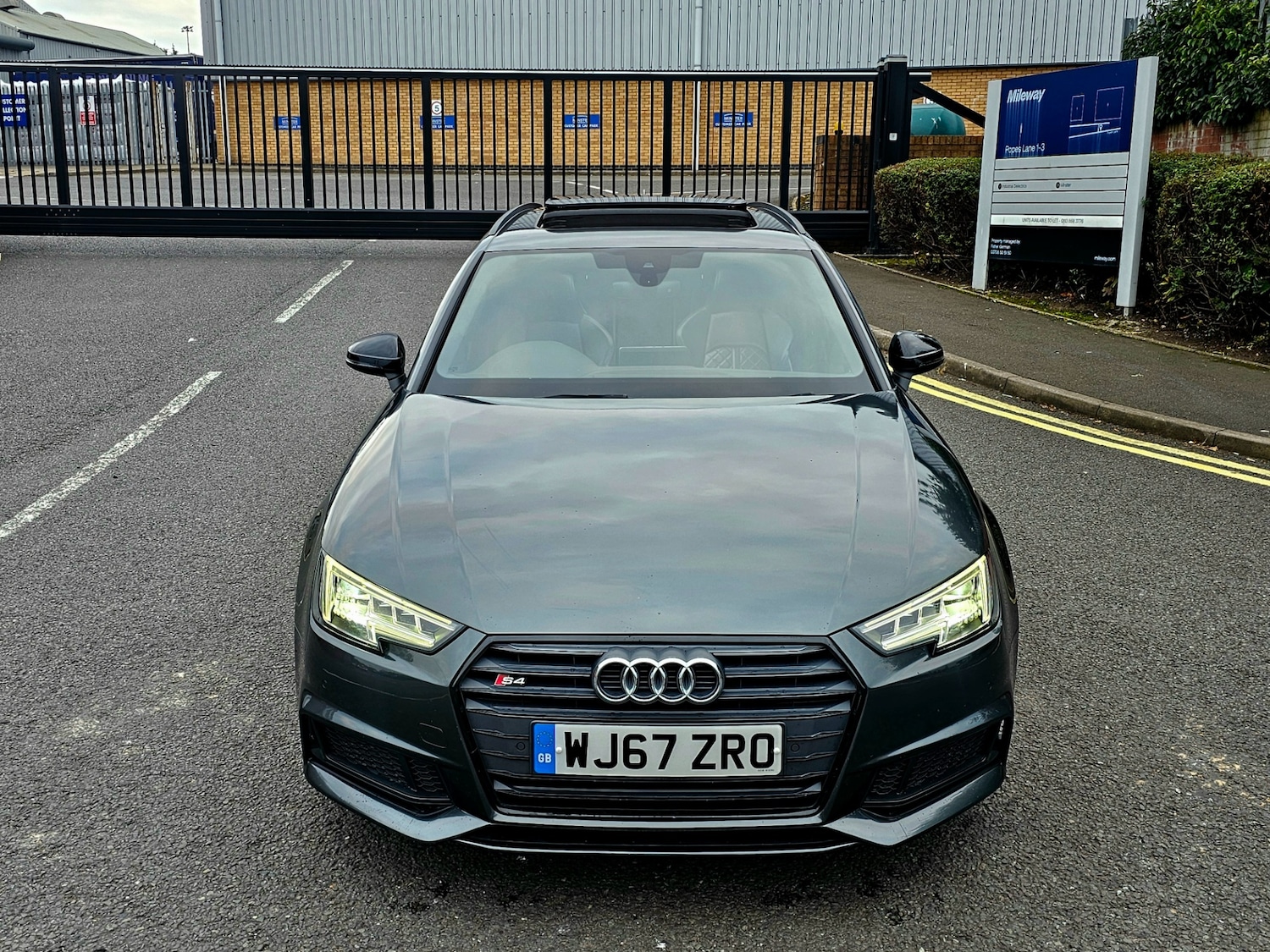 Used Audi A4 2017 for sale - 76149754: Photo 3