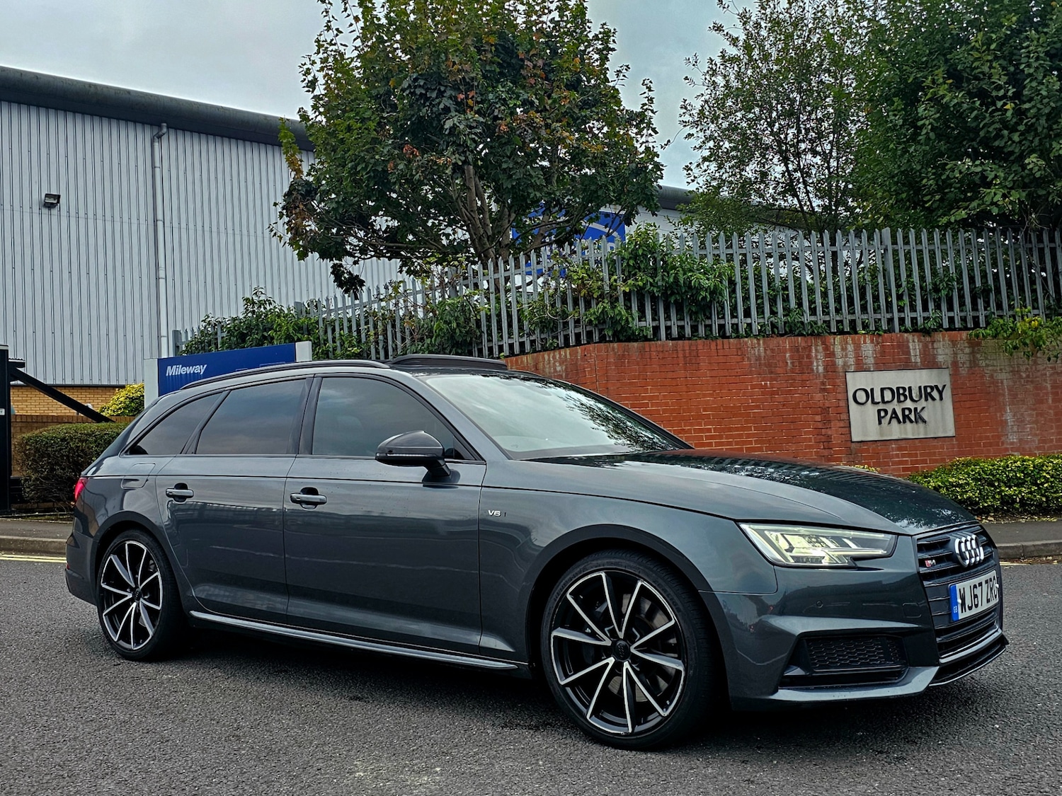 Used Audi A4 2017 for sale - 76149754: Photo 5