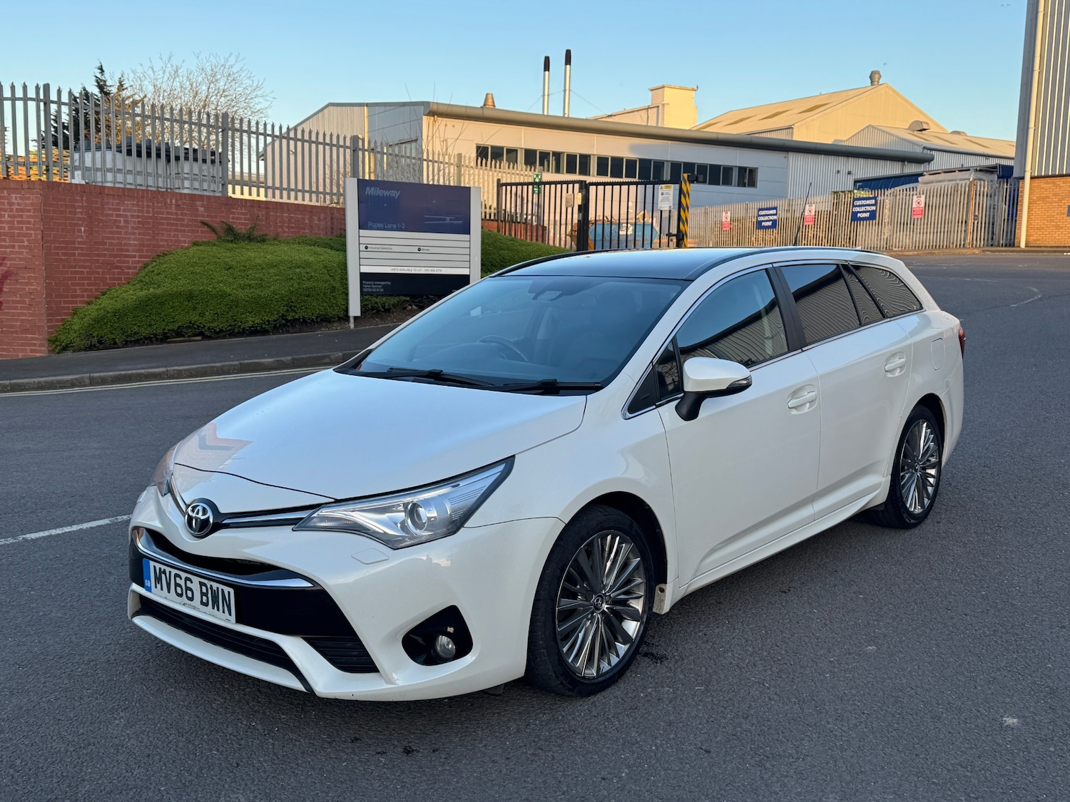 Used Toyota Avensis 2016 for sale - 77979975: Photo 10