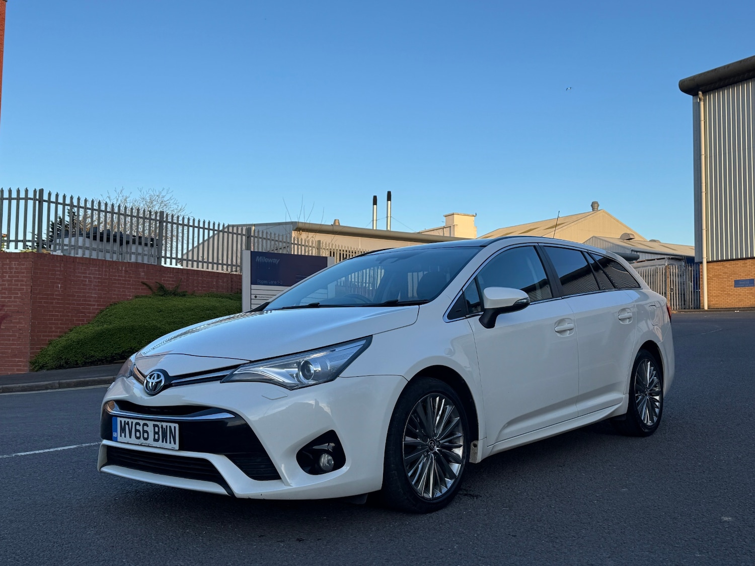 Used Toyota Avensis 2016 for sale - 77979975: Photo 11
