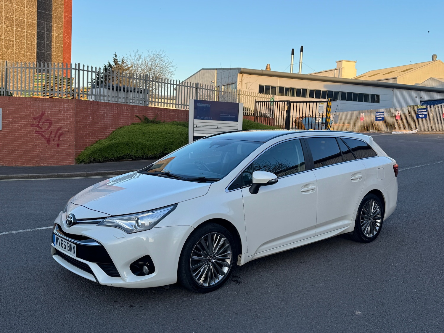 Used Toyota Avensis 2016 for sale - 77979975: Photo 12