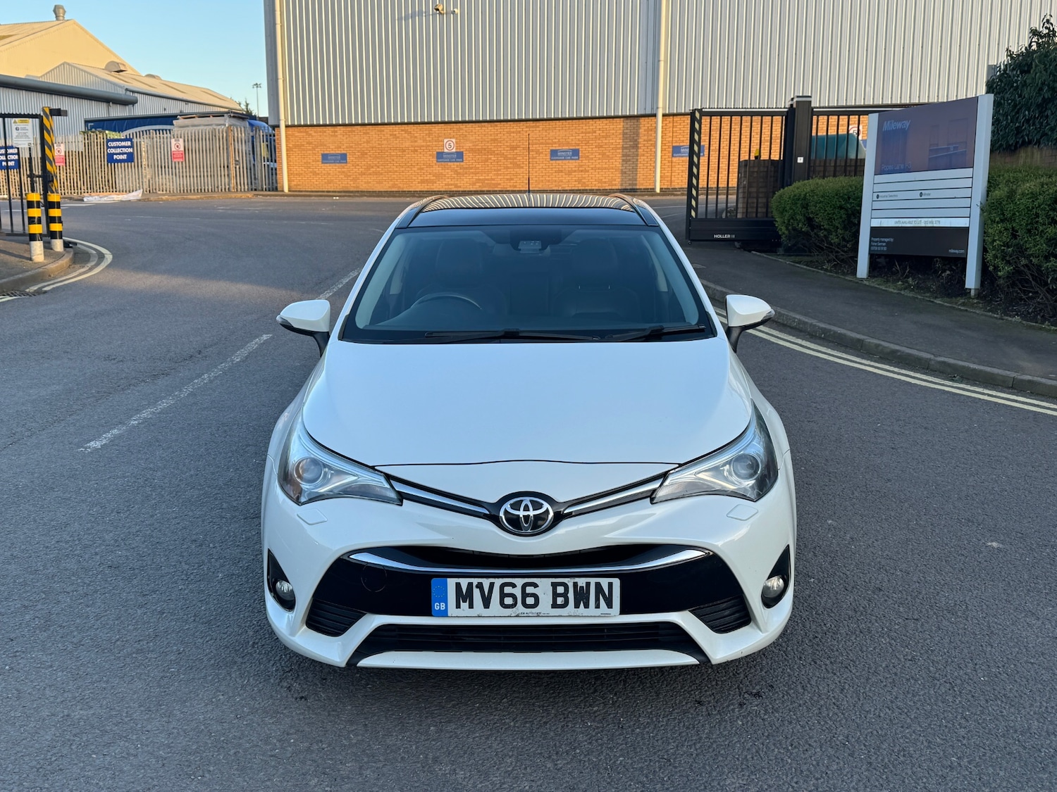 Used Toyota Avensis 2016 for sale - 77979975: Photo 4