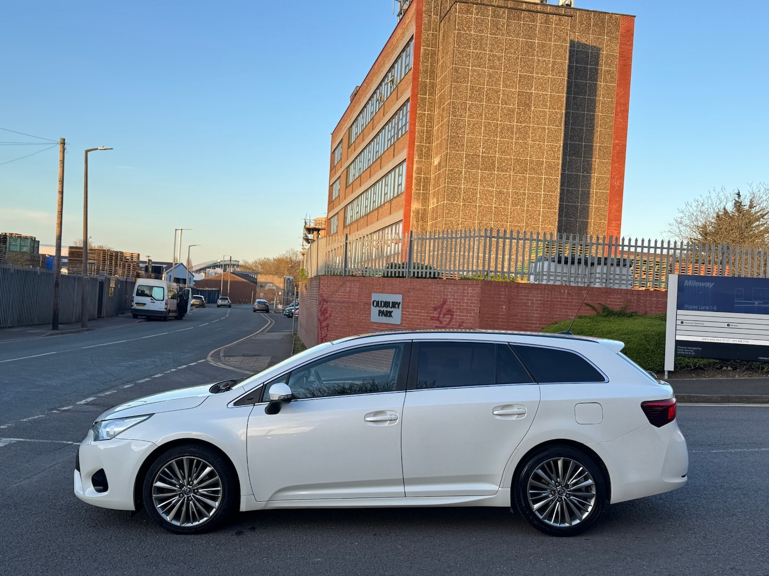Used Toyota Avensis 2016 for sale - 77979975: Photo 9