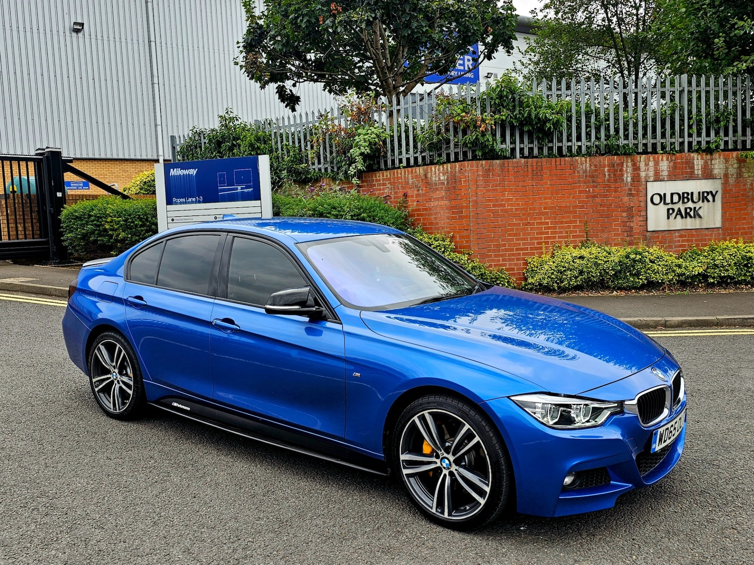 Used BMW 3 Series 2015 for sale - 76351833: Photo 2
