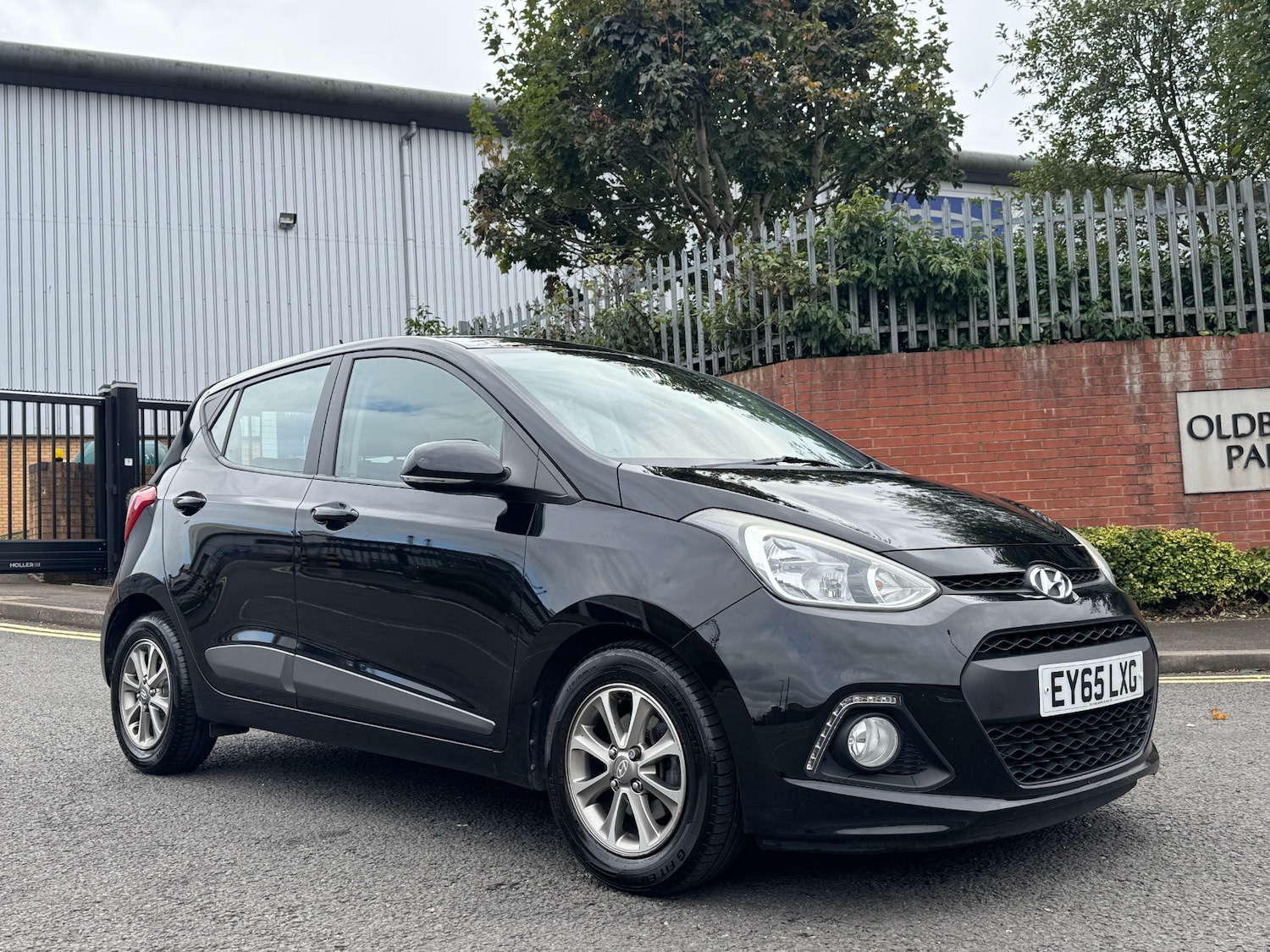 Used Hyundai i10 2015 for sale - 76143468: Photo 2