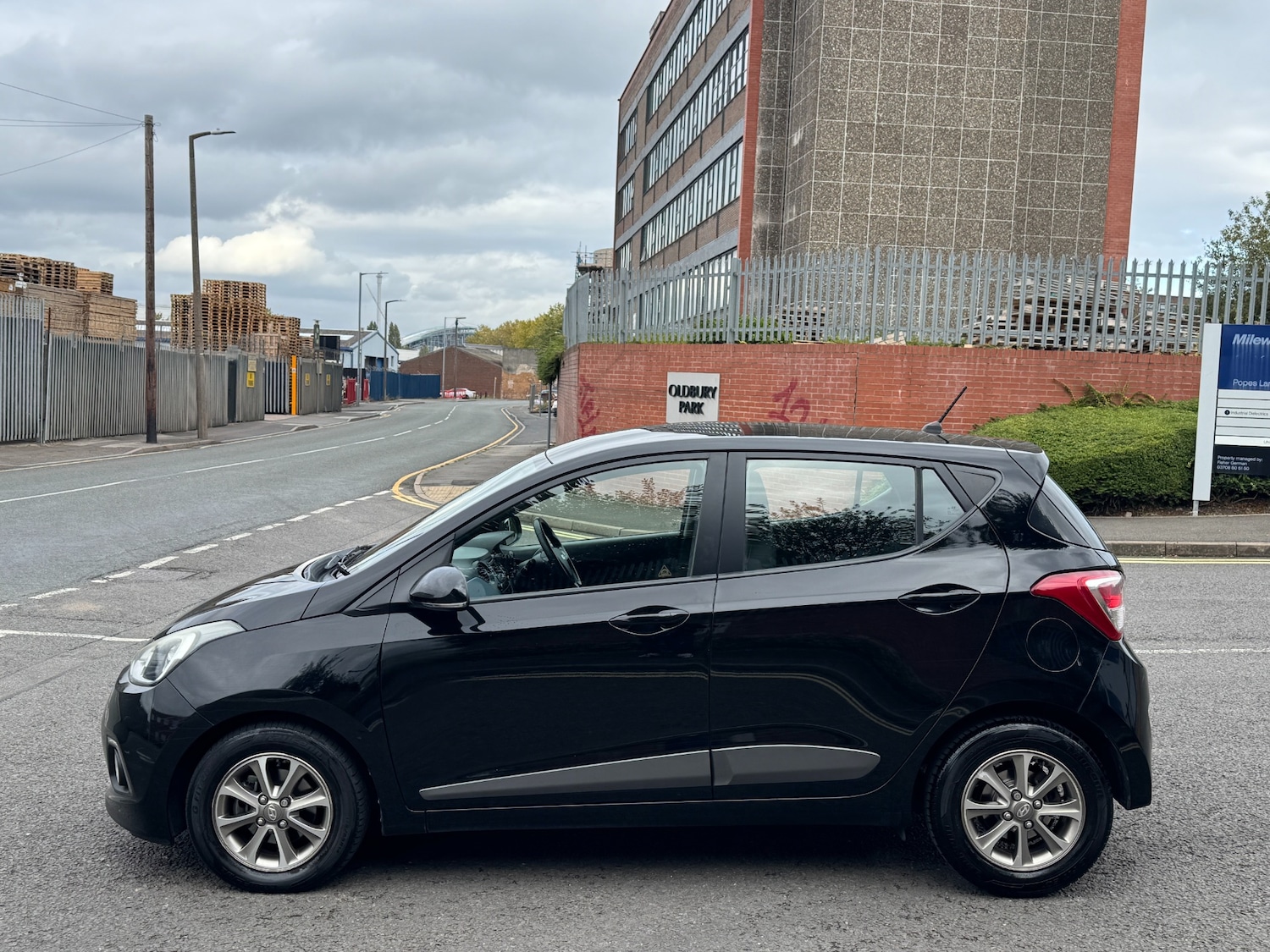 Used Hyundai i10 2015 for sale - 76143468: Photo 9