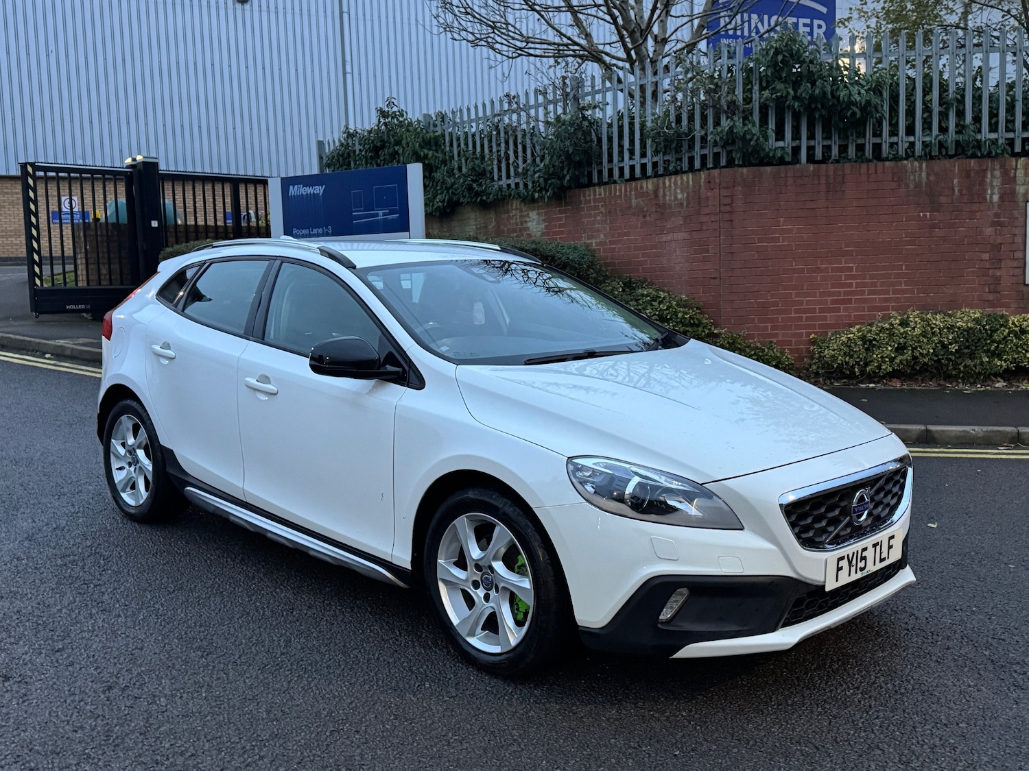 Used Volvo V40 2015 for sale - 76716148: Photo 1