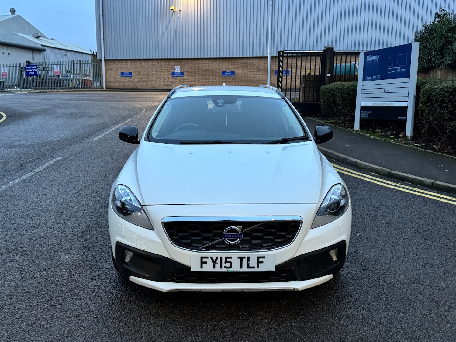 Used Volvo V40 2015 for sale - 76716148: Photo 17