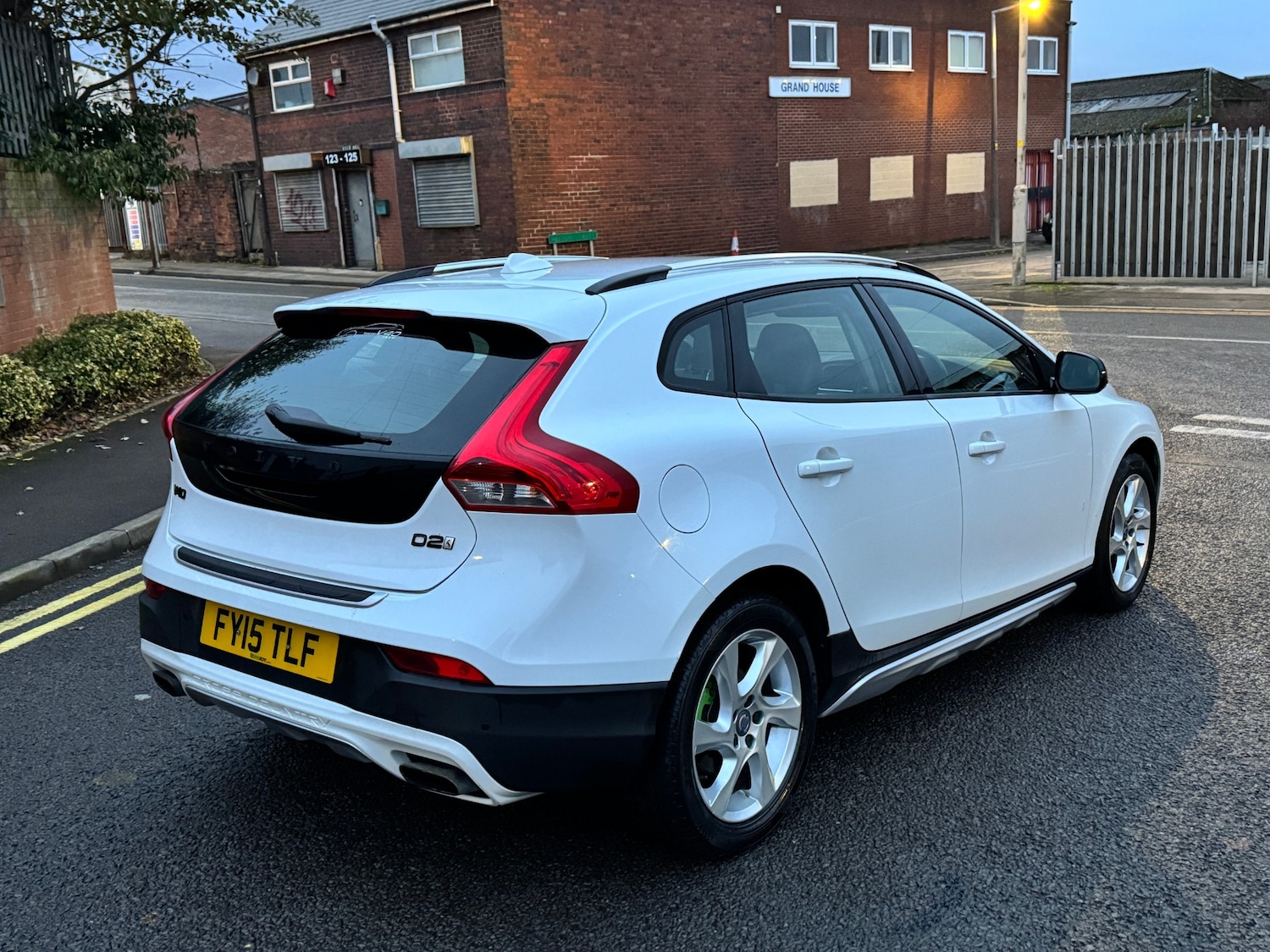 Used Volvo V40 2015 for sale - 76716148: Photo 5