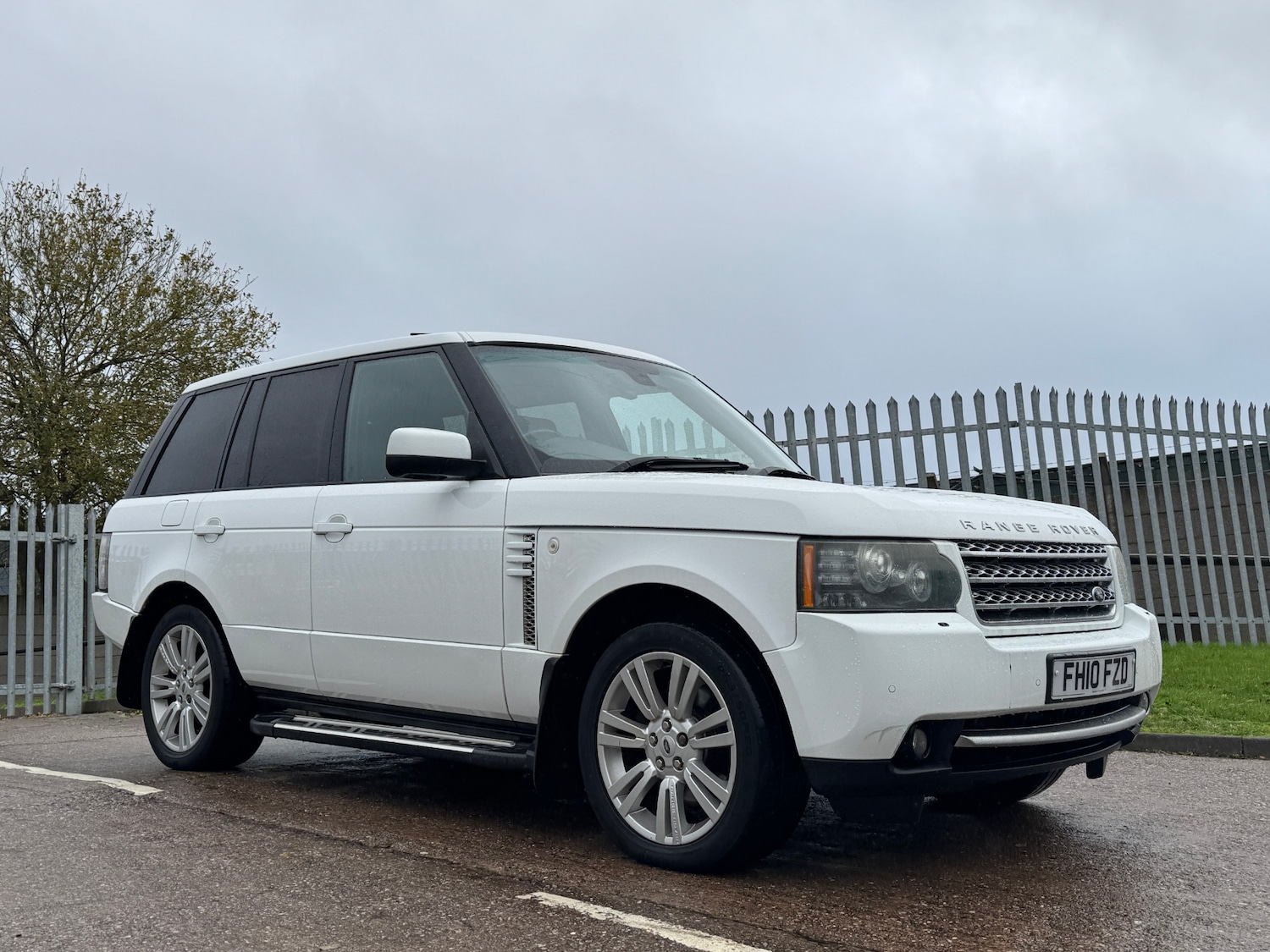 Used Land Rover Range Rover 2010 for sale - 76850924: Photo 2