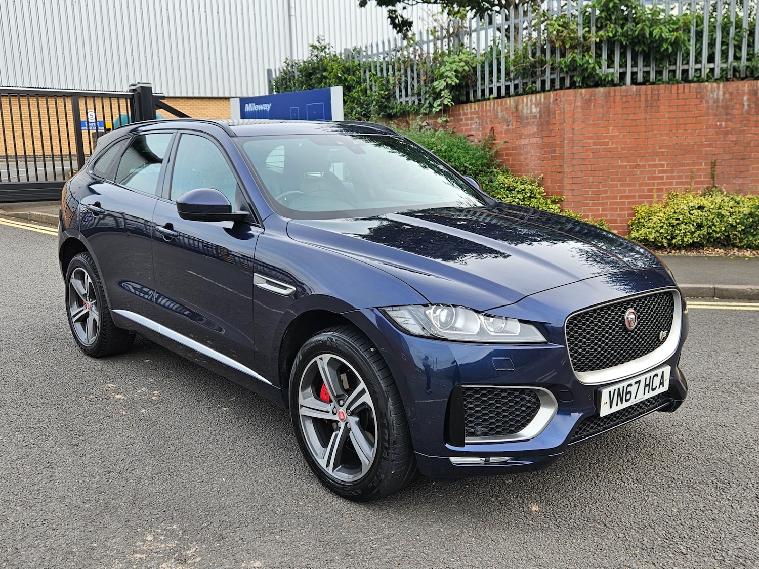 Used Jaguar F-Pace 2017 for sale - 76017356: Photo 1