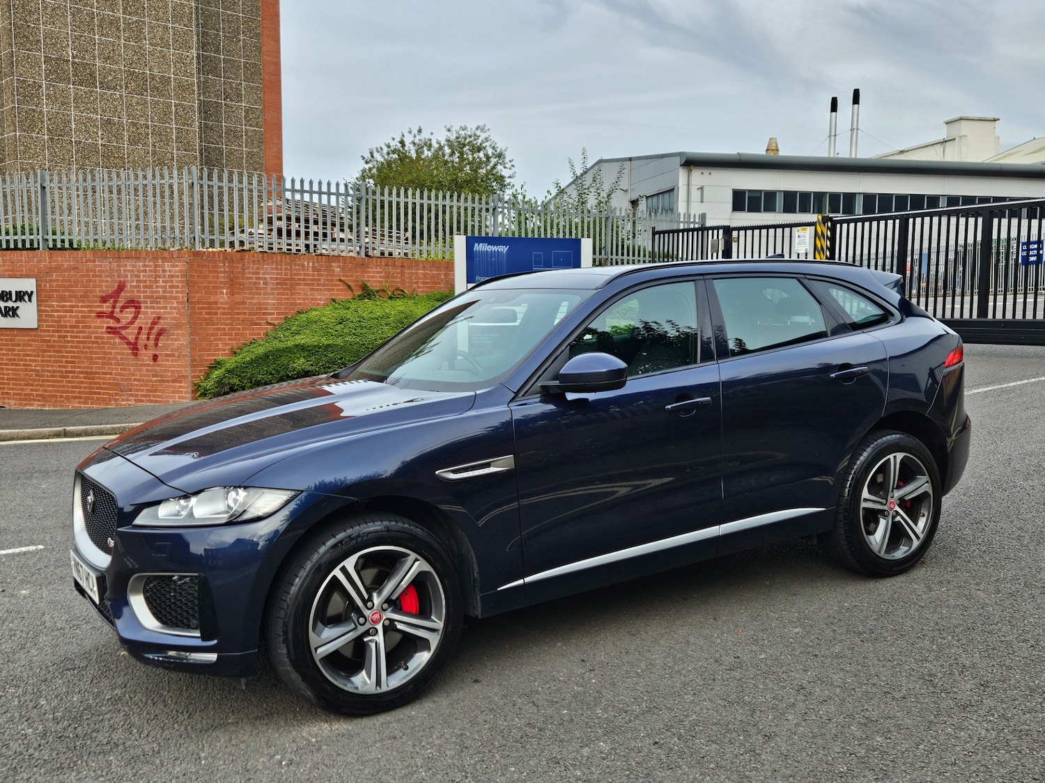 Used Jaguar F-Pace 2017 for sale - 76017356: Photo 9
