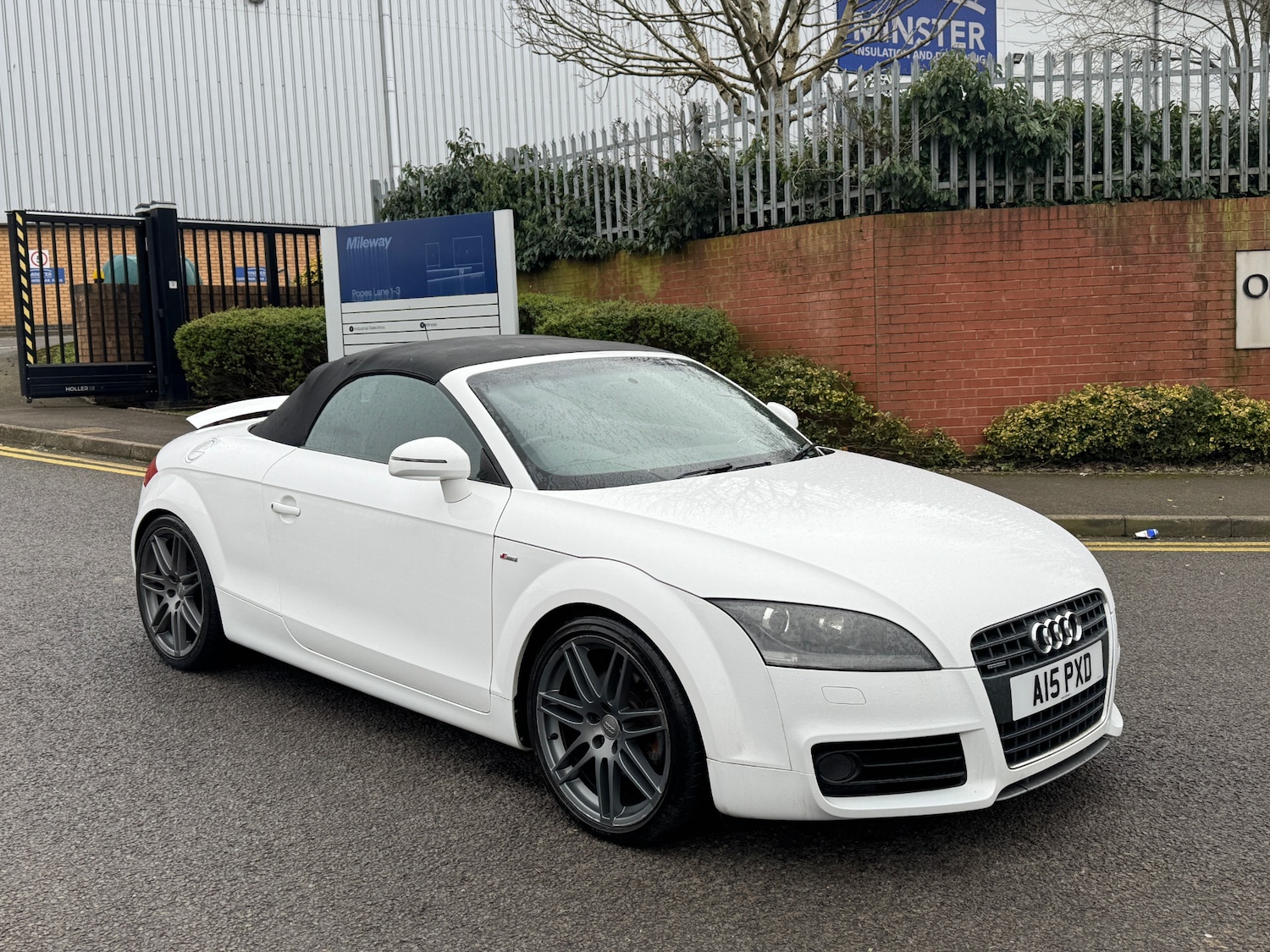 Used Audi TT 2010 for sale - 77687761: Photo 2