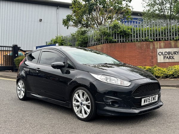 Used Ford Fiesta 2015 for sale - 74713934: Photo 2