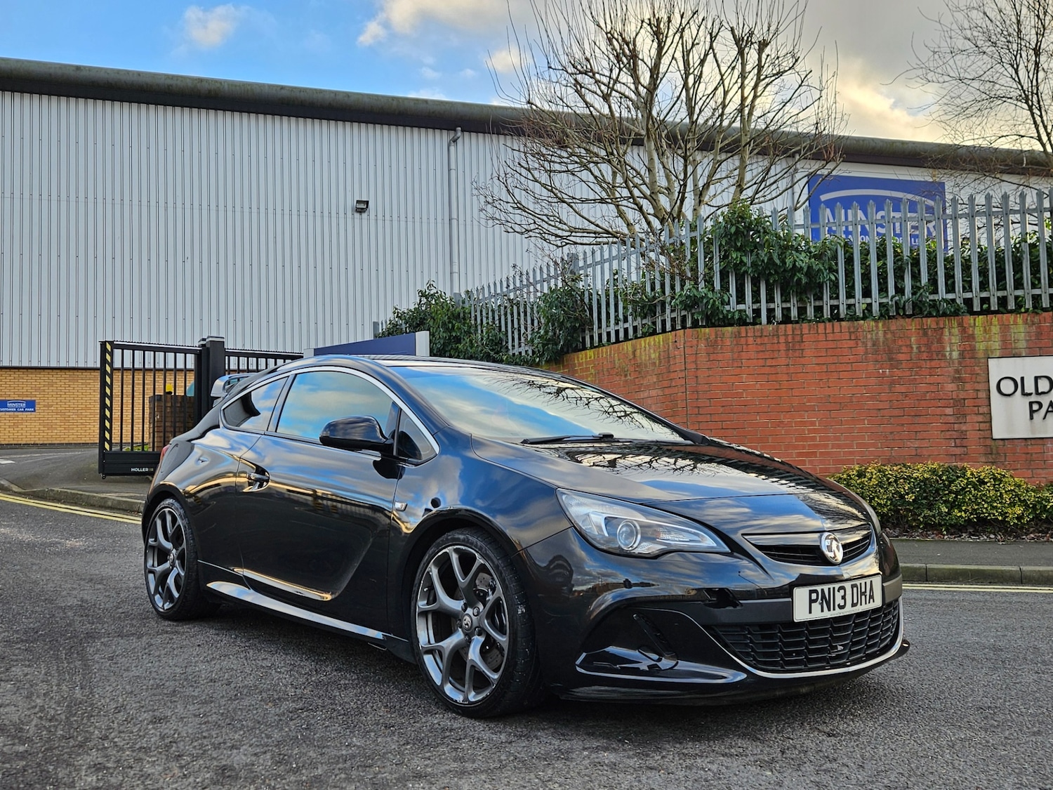 Used Vauxhall Astra GTC 2013 for sale - 77121288: Photo 2