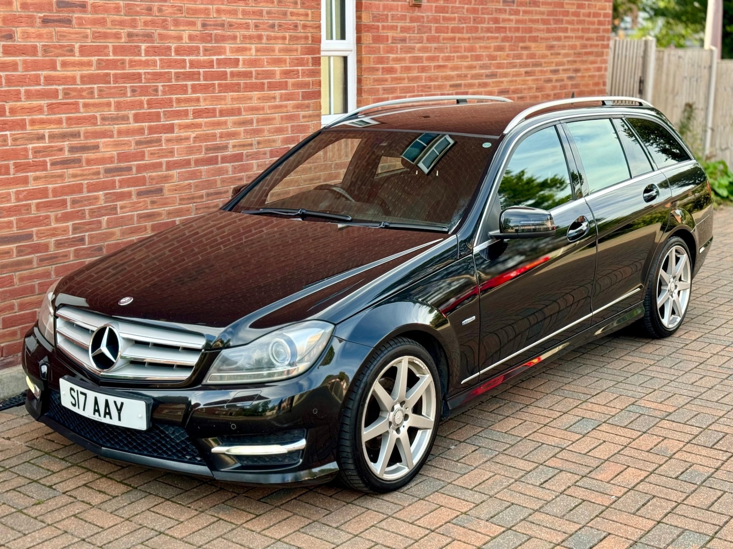 Used Mercedes-Benz C-Class 2011 for sale - 76097488: Photo 1