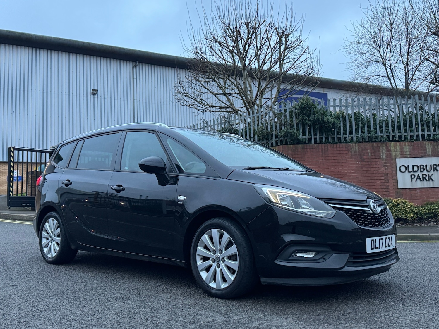 Used Vauxhall Zafira 2017 for sale - 77052625: Photo 2
