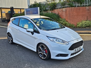 Used Ford Fiesta 2016 for sale - 76031308: Photo