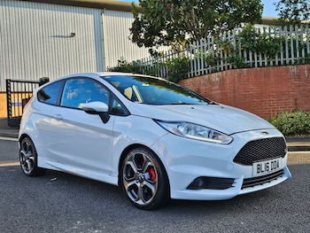 Used Ford Fiesta 2016 for sale - 76031308: Photo