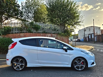 Used Ford Fiesta 2016 for sale - 76031308: Photo