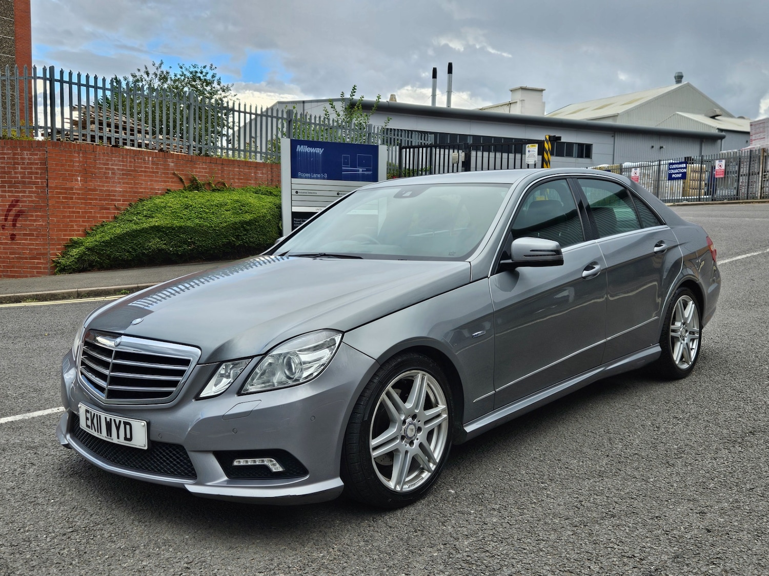 Used Mercedes-Benz E Class 2011 for sale - 77008927: Photo 11