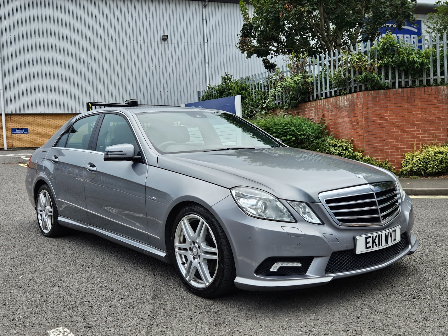 Used Mercedes-Benz E Class 2011 for sale - 77008927: Photo 2
