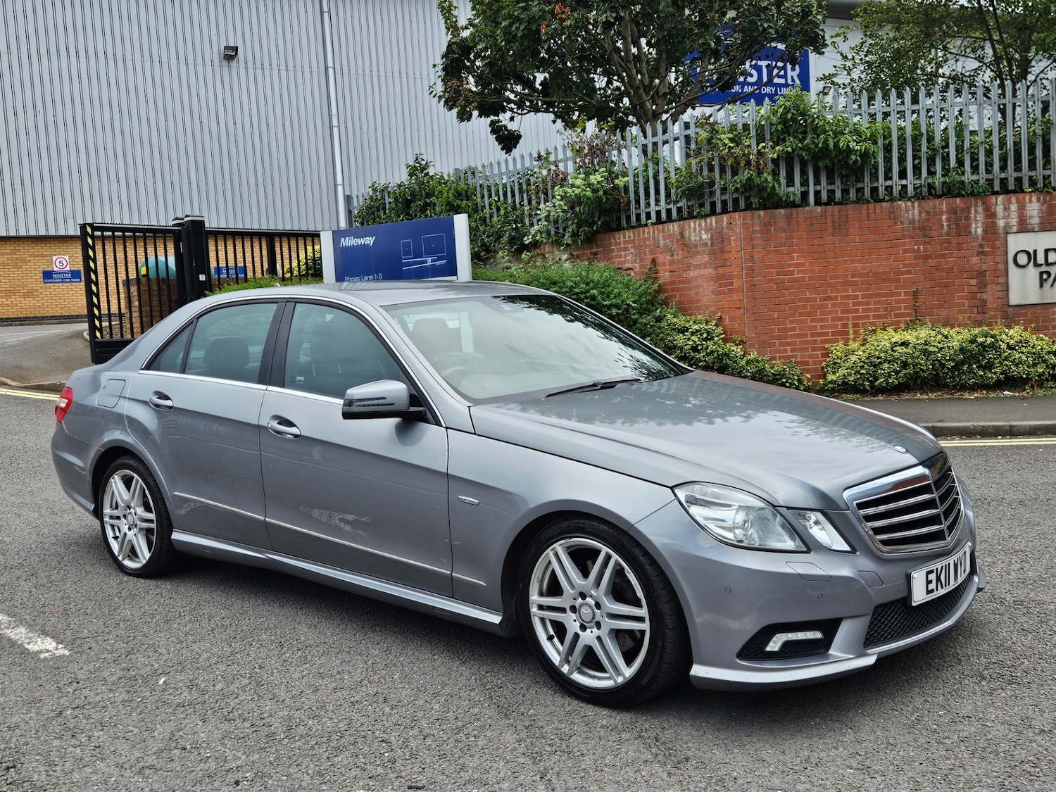 Used Mercedes-Benz E Class 2011 for sale - 77008927: Photo 3