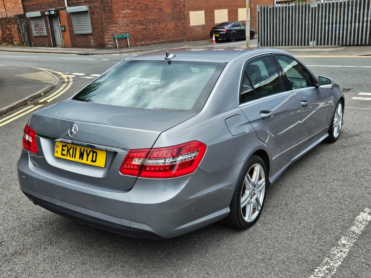 Used Mercedes-Benz E Class 2011 for sale - 77008927: Photo 6