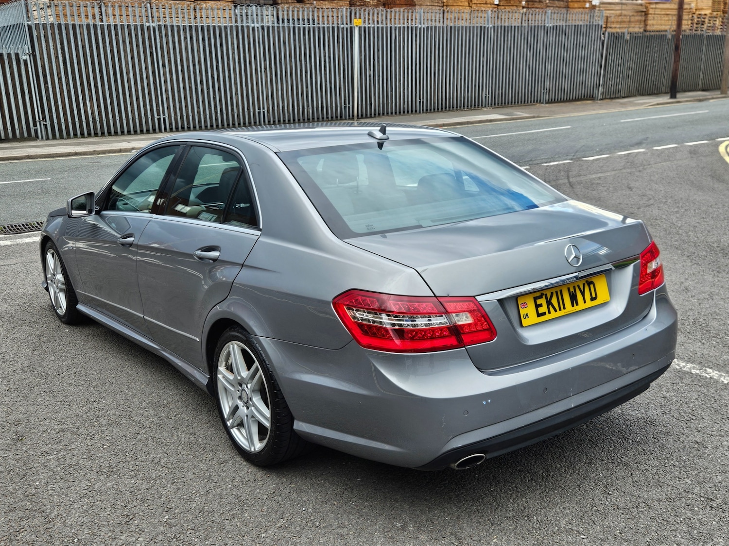 Used Mercedes-Benz E Class 2011 for sale - 77008927: Photo 8