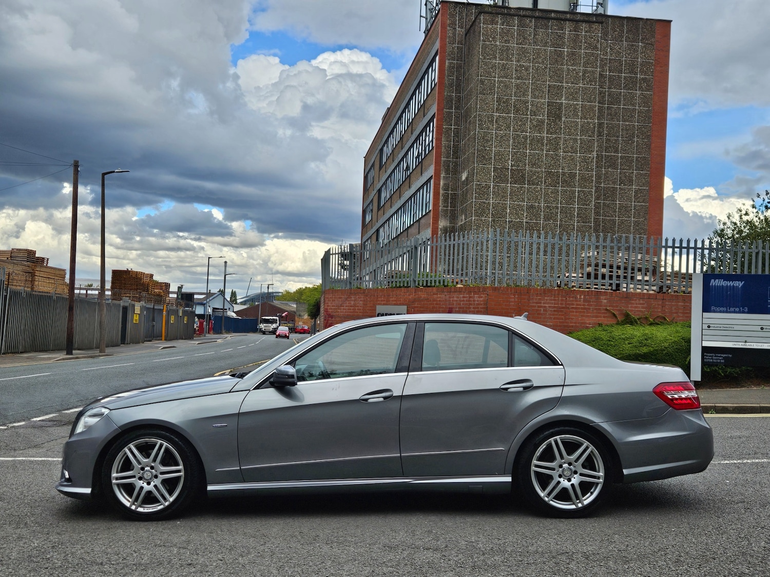 Used Mercedes-Benz E Class 2011 for sale - 77008927: Photo 9