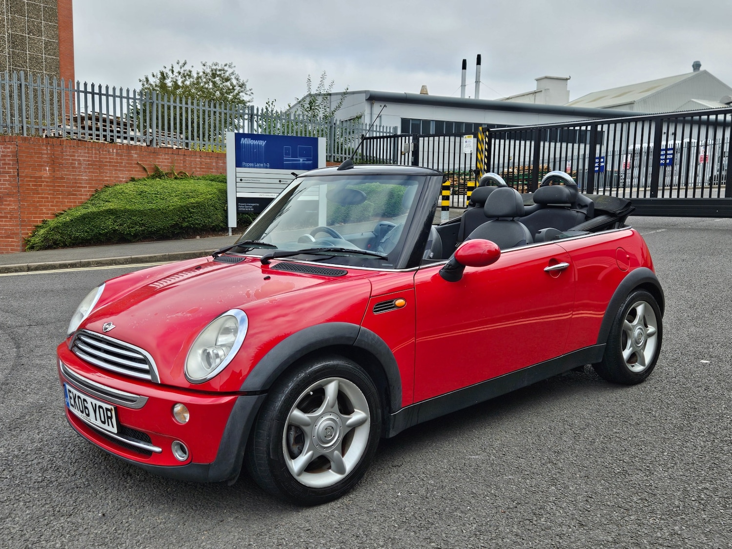 Used MINI Convertible 2006 for sale - 76248439: Photo 10