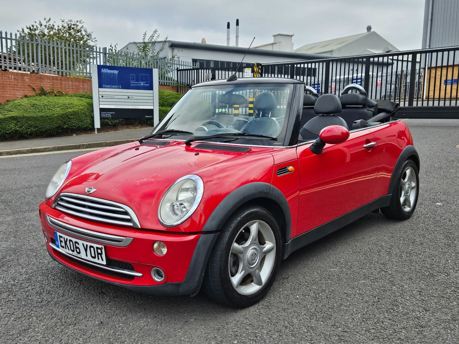 Used MINI Convertible 2006 for sale - 76248439: Photo 11