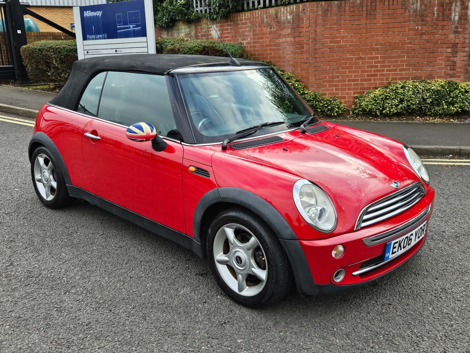 Used MINI Convertible 2006 for sale - 76248439: Photo 3