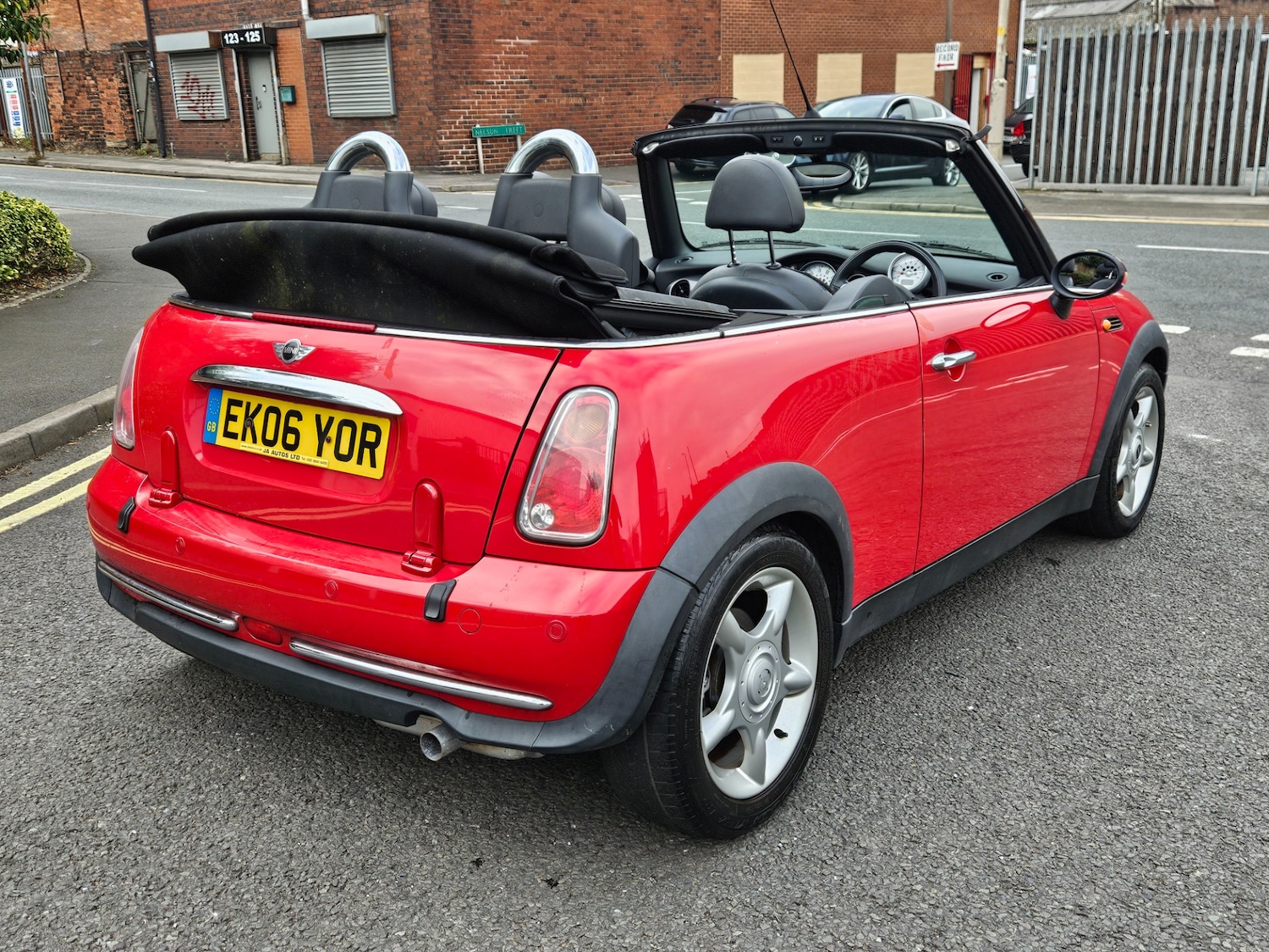 Used MINI Convertible 2006 for sale - 76248439: Photo 5