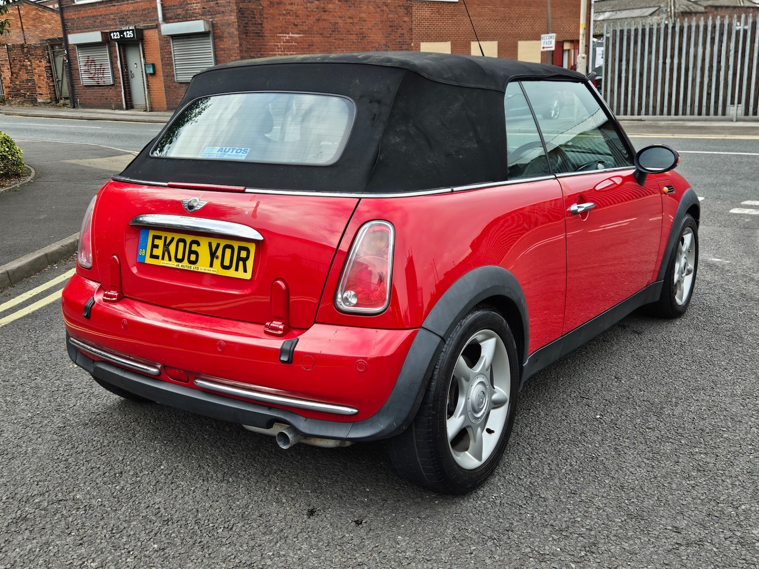 Used MINI Convertible 2006 for sale - 76248439: Photo 6