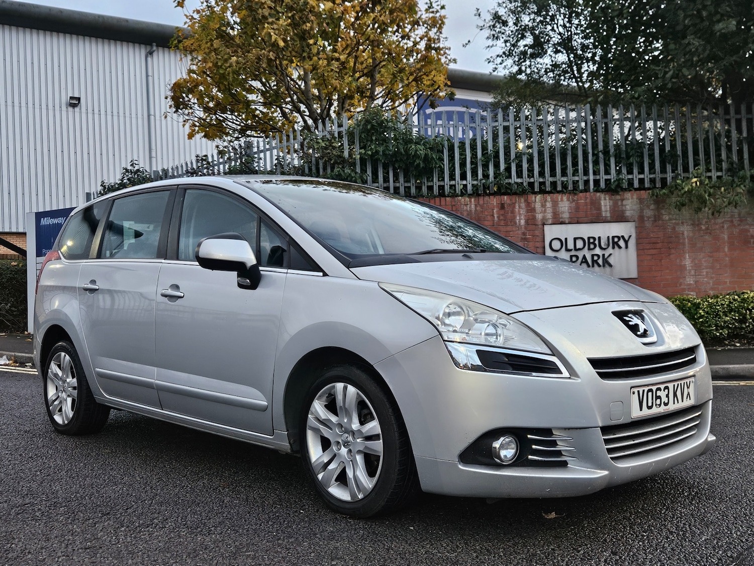 Used Peugeot 5008 2013 for sale - 76381488: Photo 2