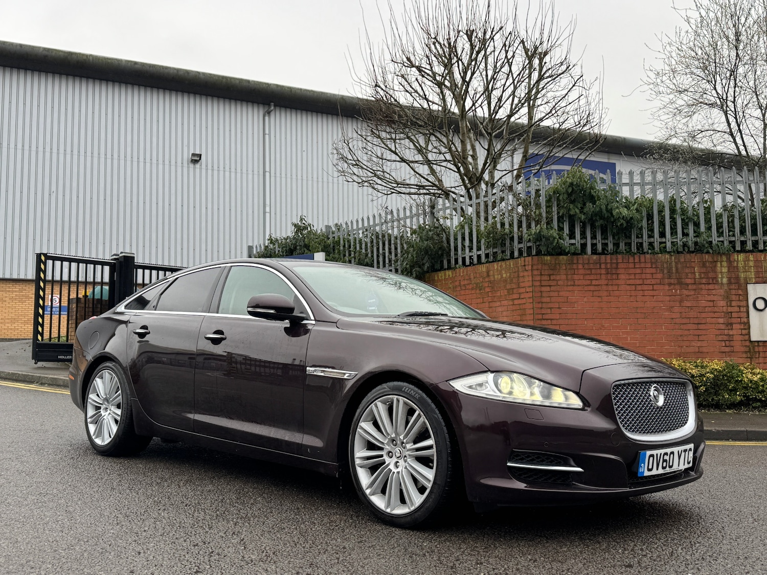 Used Jaguar XJ 2010 for sale - 77736974: Photo 2