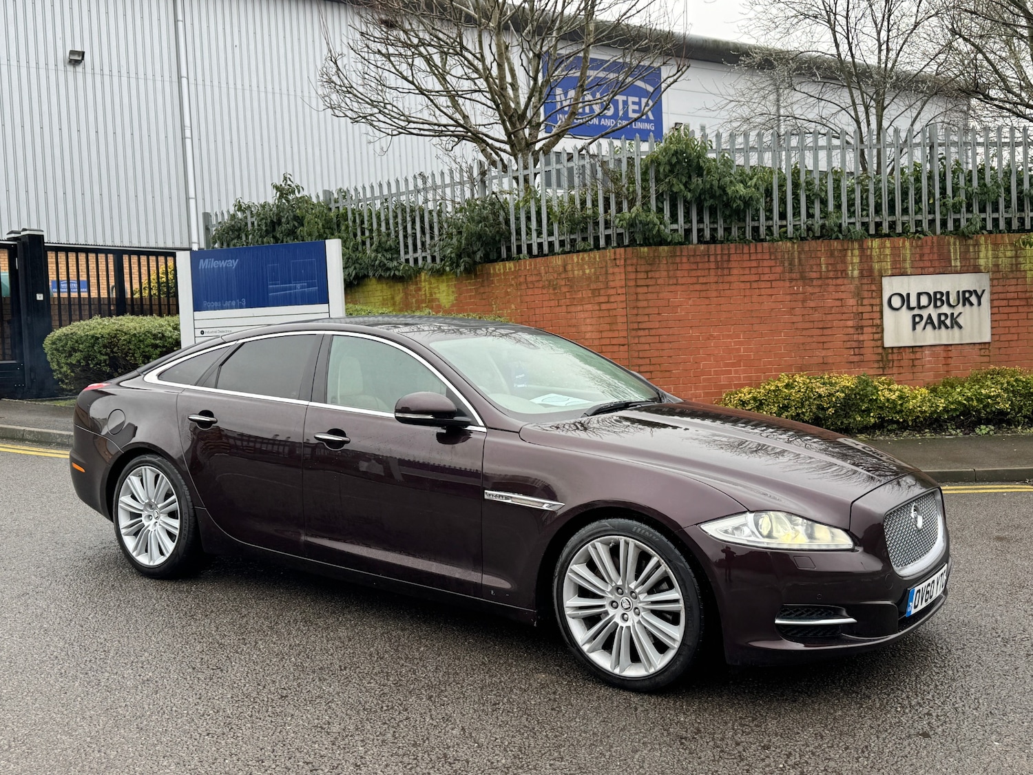 Used Jaguar XJ 2010 for sale - 77736974: Photo 3