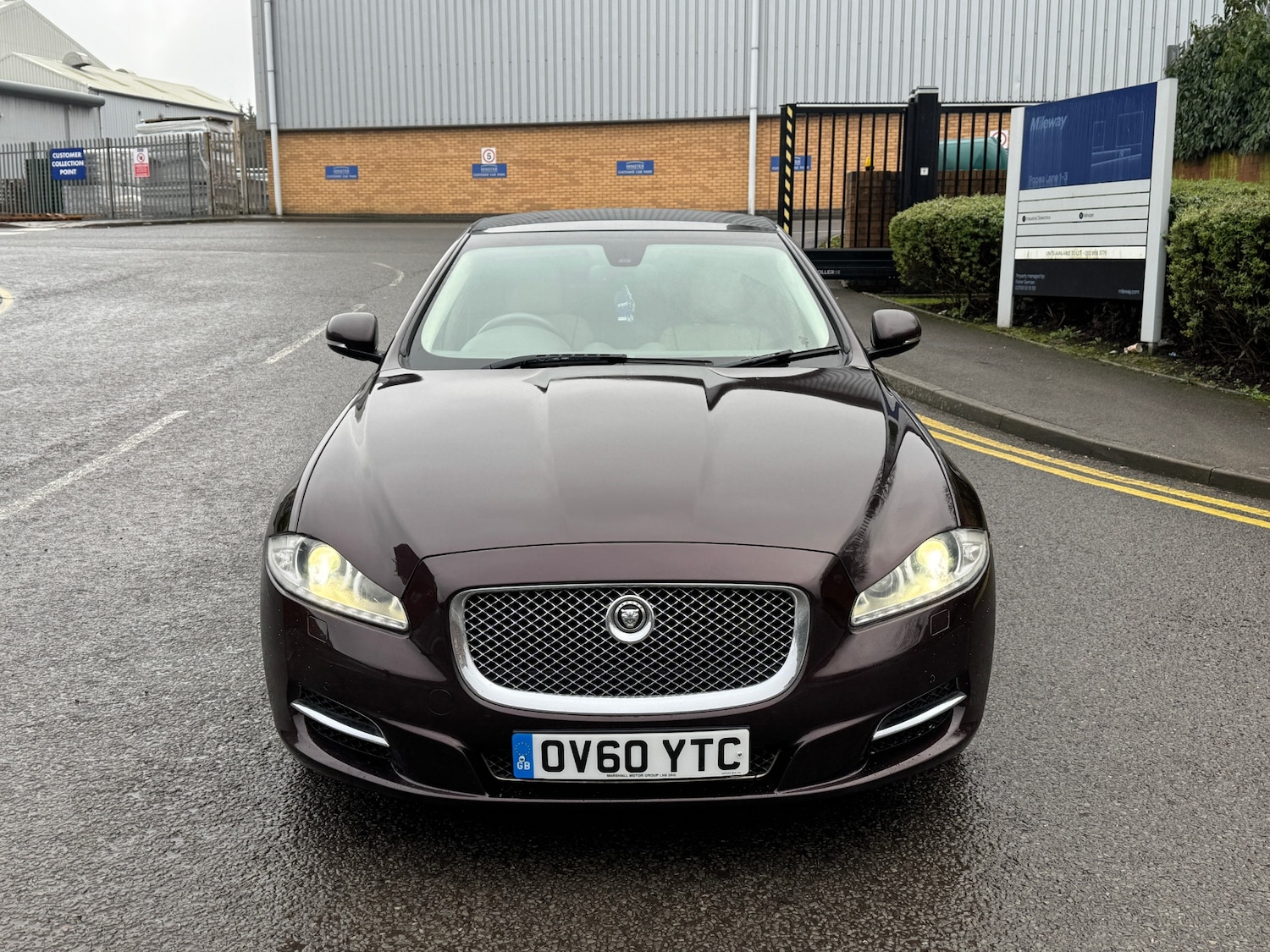 Used Jaguar XJ 2010 for sale - 77736974: Photo 4